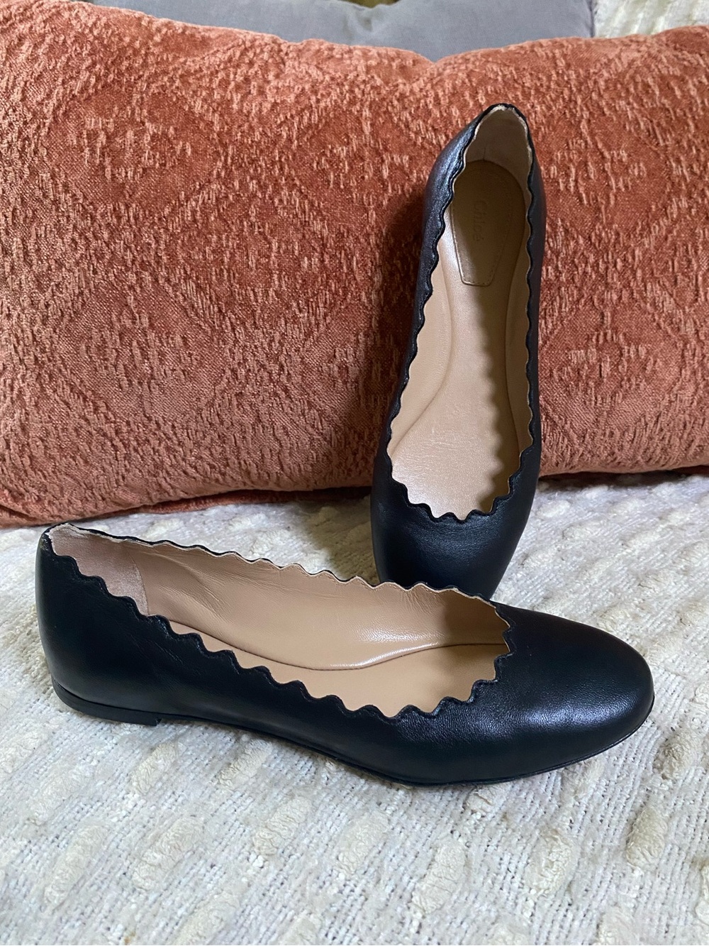 {Chloé} Scalloped Leather Ballet Flats